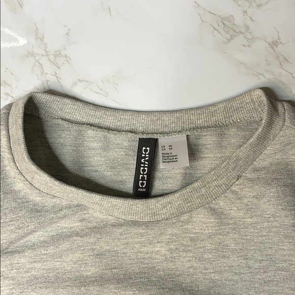 Grey cropped nasa shirt with stripes - Picture 3 of 3